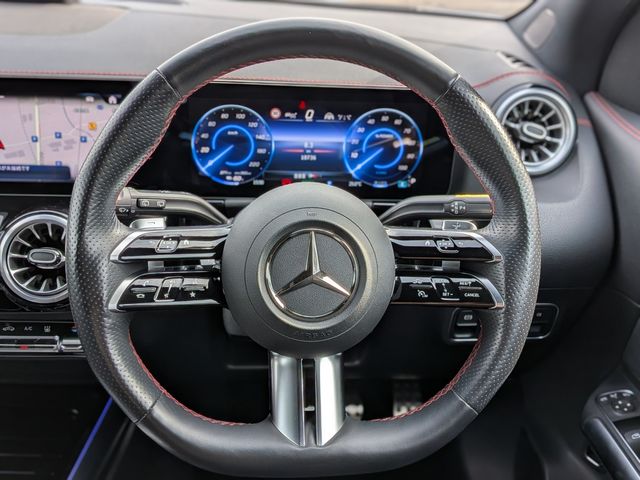 MERCEDES BENZ EQA