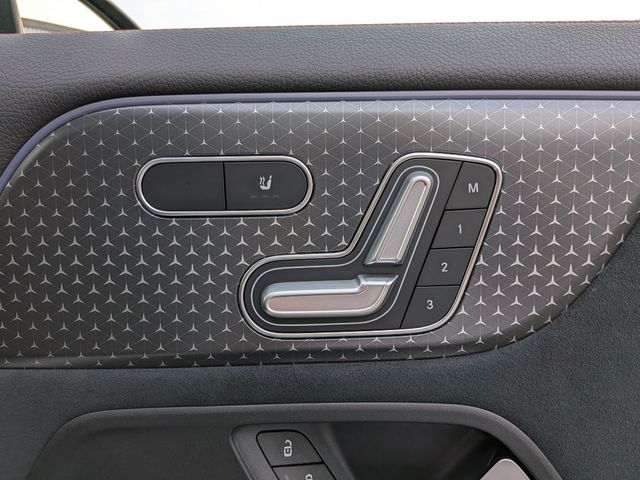 MERCEDES BENZ EQA