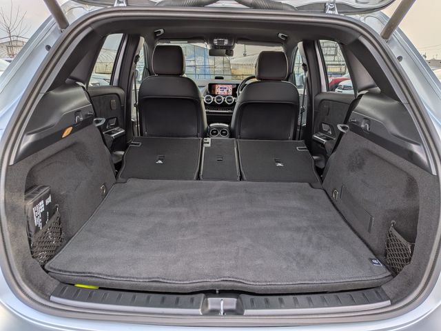 MERCEDES BENZ EQA