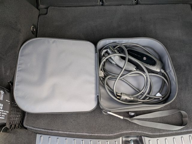 MERCEDES BENZ EQA