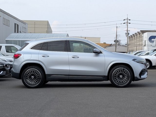 MERCEDES BENZ EQA