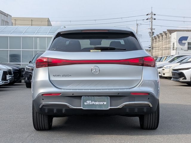 MERCEDES BENZ EQA