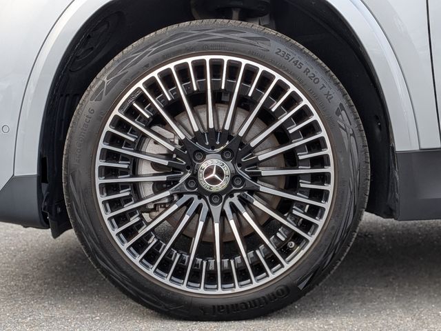 MERCEDES BENZ EQA