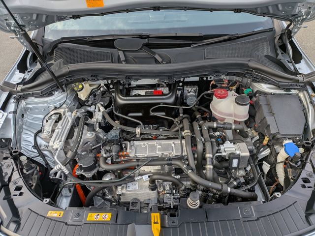 MERCEDES BENZ EQA