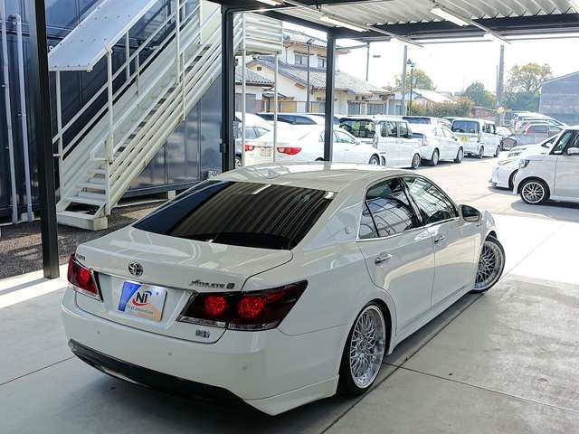CROWN sedan hybrid