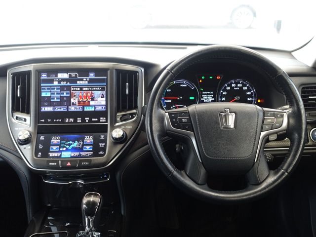 CROWN sedan hybrid
