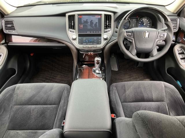 CROWN sedan hybrid