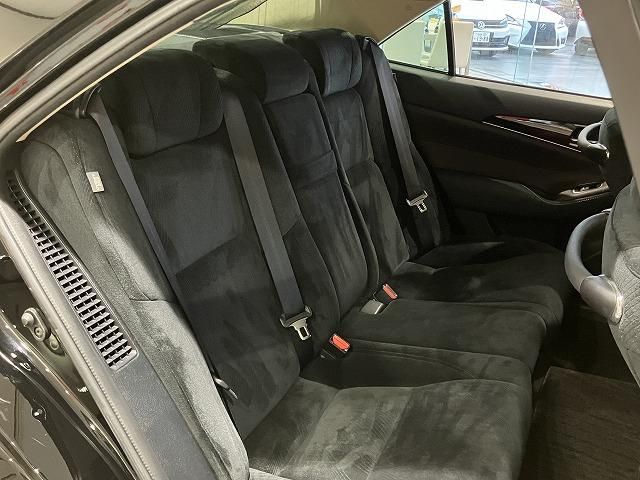 CROWN sedan hybrid
