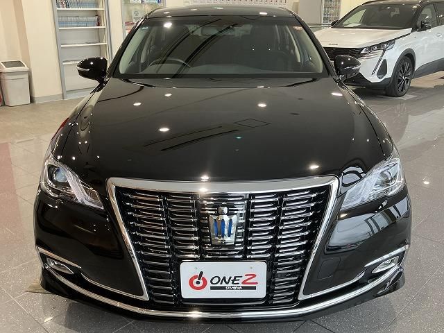 CROWN sedan hybrid
