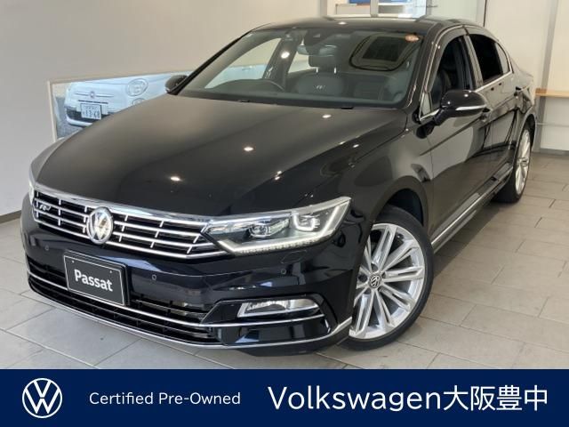 VOLKSWAGEN PASSAT sedan