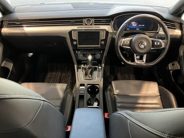 VOLKSWAGEN PASSAT sedan