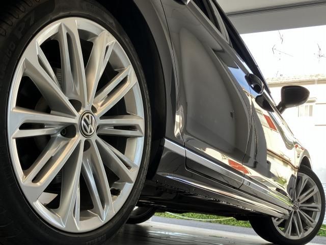 VOLKSWAGEN PASSAT sedan