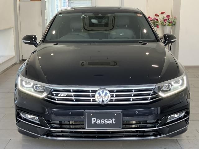 VOLKSWAGEN PASSAT sedan