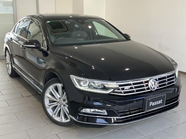 VOLKSWAGEN PASSAT sedan
