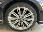 VOLKSWAGEN PASSAT sedan