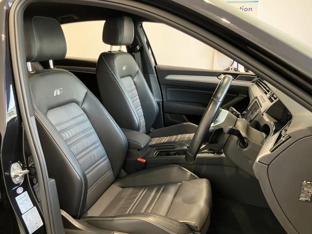 VOLKSWAGEN PASSAT sedan