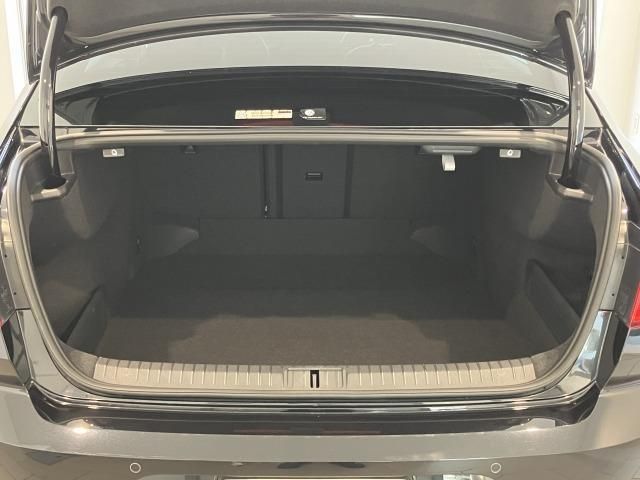 VOLKSWAGEN PASSAT sedan