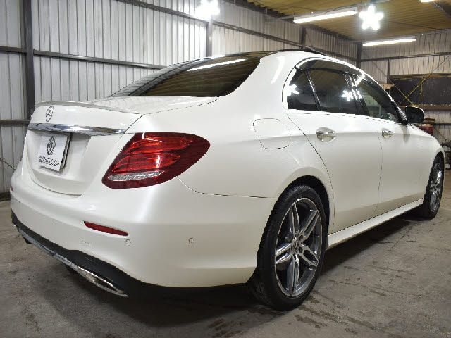 MERCEDES BENZ E class sedan