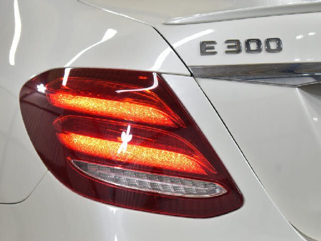 MERCEDES BENZ E class sedan