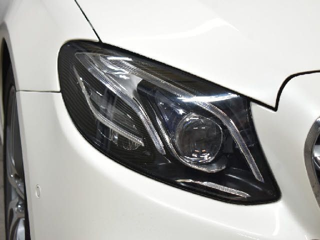 MERCEDES BENZ E class sedan