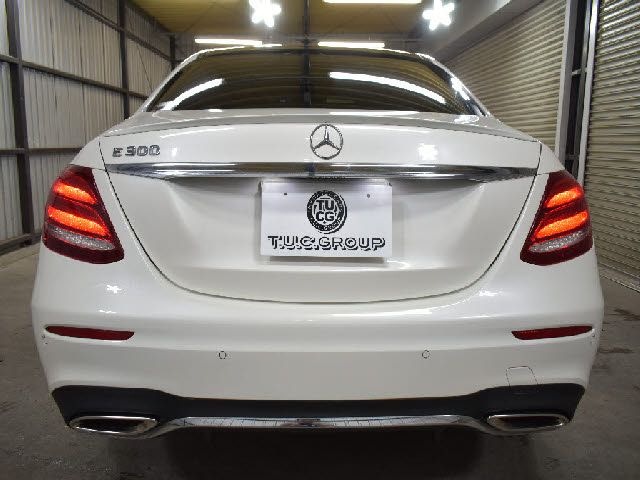MERCEDES BENZ E class sedan