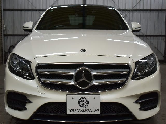 MERCEDES BENZ E class sedan