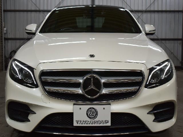 MERCEDES BENZ E class sedan