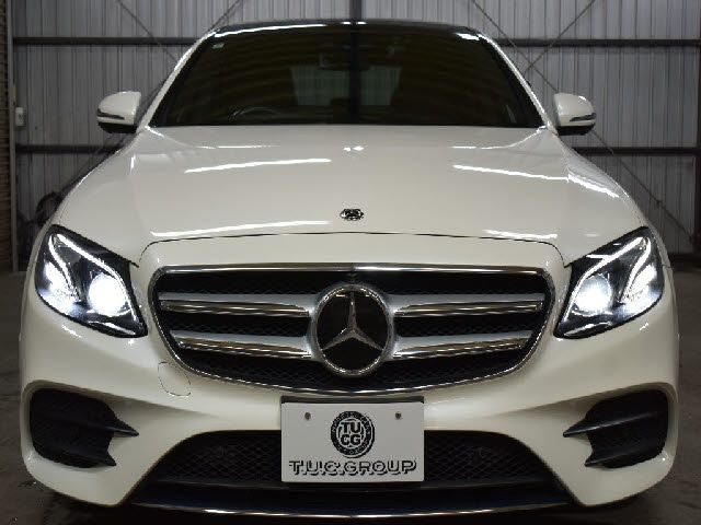MERCEDES BENZ E class sedan