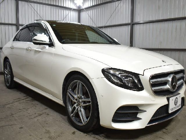 MERCEDES BENZ E class sedan