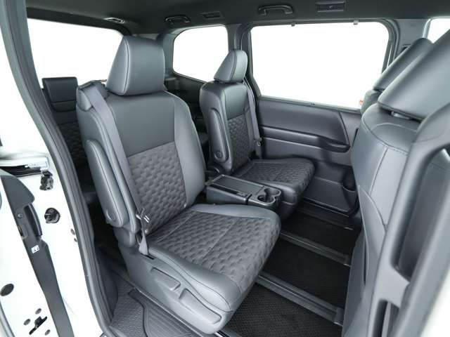 VOXY HYBRID 4WD
