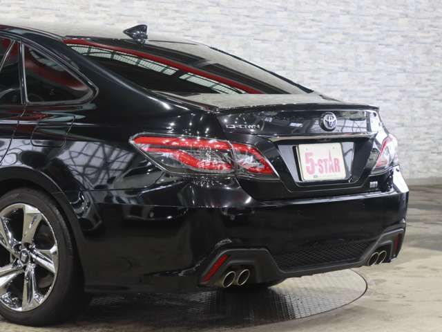 CROWN sedan hybrid