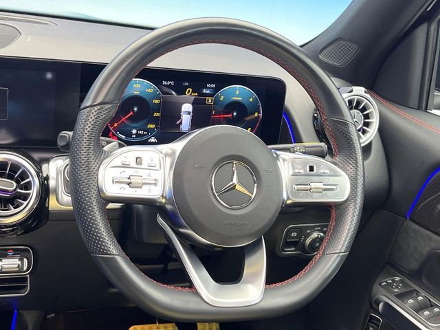 MERCEDES BENZ GLB