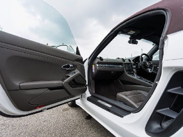PORSCHE 718BOXSTER