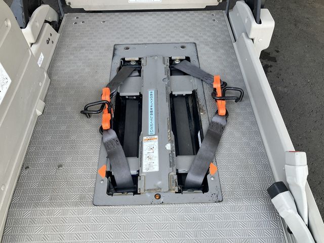 NV350 CARAVAN 4WD