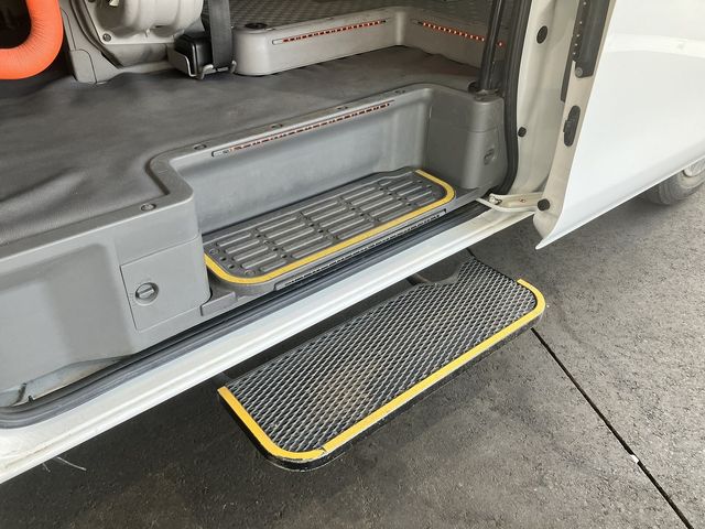 NV350 CARAVAN 4WD