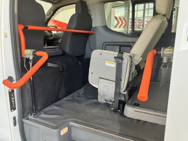 NV350 CARAVAN 4WD