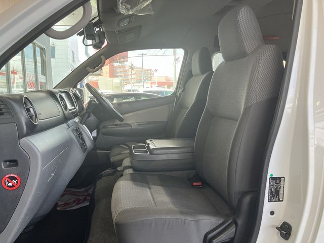 NV350 CARAVAN 4WD