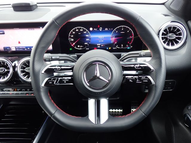 MERCEDES BENZ GLB