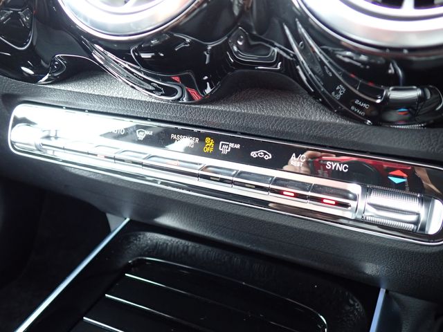 MERCEDES BENZ GLB