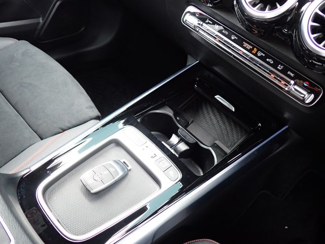 MERCEDES BENZ GLB