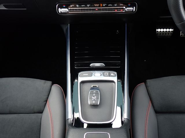 MERCEDES BENZ GLB