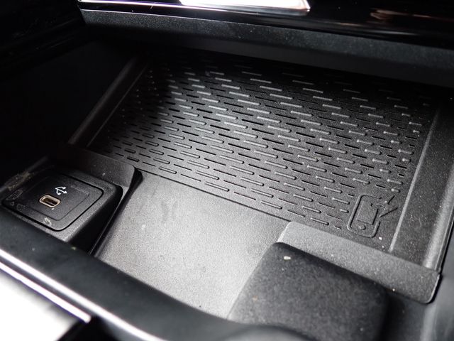 MERCEDES BENZ GLB
