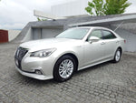 CROWN sedan hybrid