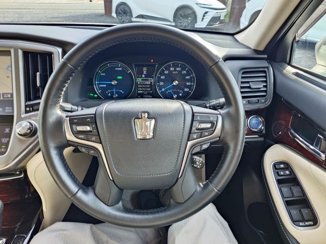 CROWN sedan hybrid