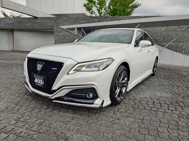 CROWN sedan hybrid