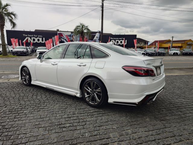 CROWN sedan hybrid