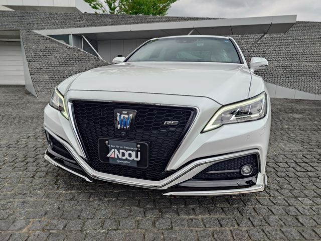 CROWN sedan hybrid