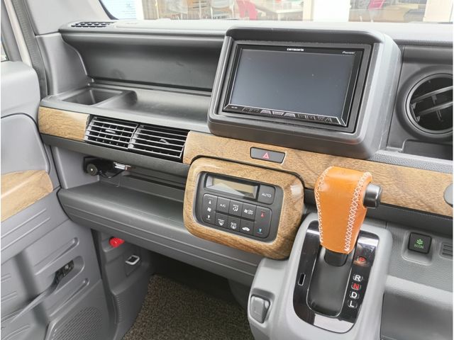 N-VAN
