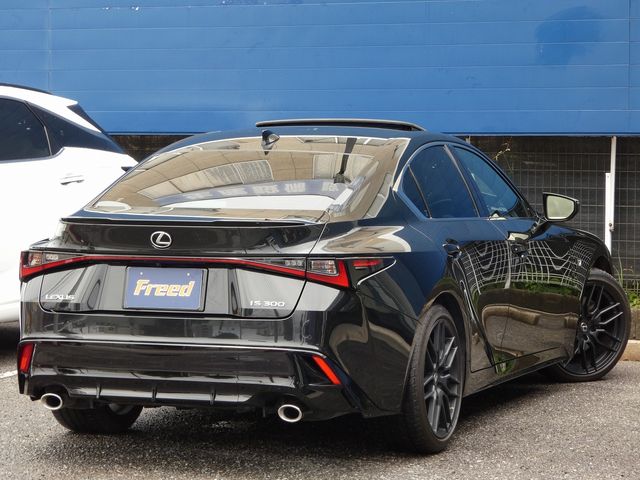 LEXUS IS300