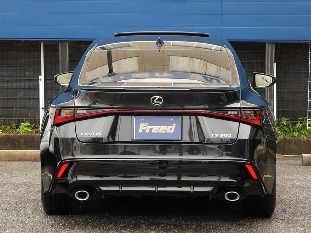 LEXUS IS300